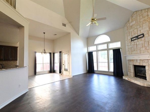 1521  Mountain Laurel Lane , DeSoto Texas 75115
