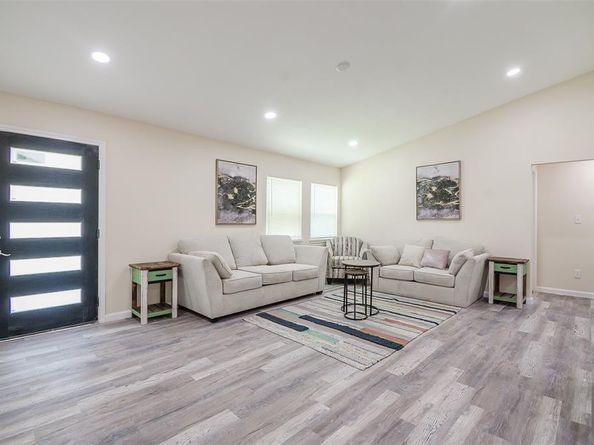 5305  Cahill Oval Street , River Oaks Texas 76114