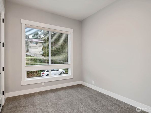 7560 S 130th Place, Seattle WA 98178
