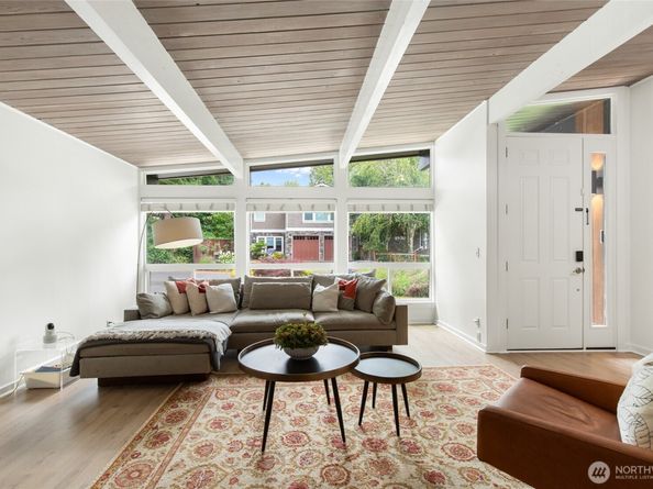4018 89th Avenue SE, Mercer Island WA 98040