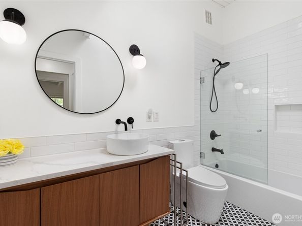 4018 89th Avenue SE, Mercer Island WA 98040