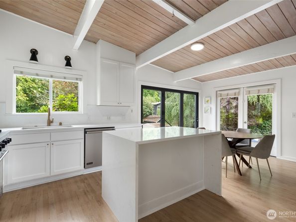 4018 89th Avenue SE, Mercer Island WA 98040
