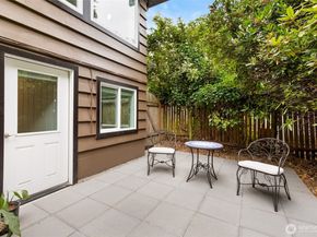 4018 89th Avenue SE, Mercer Island WA 98040