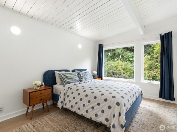 4018 89th Avenue SE, Mercer Island WA 98040
