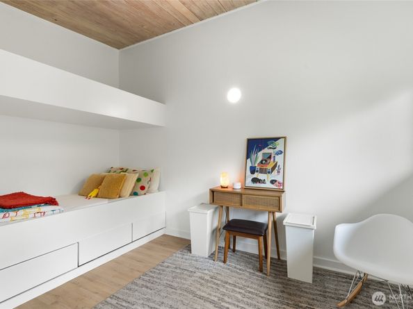 4018 89th Avenue SE, Mercer Island WA 98040
