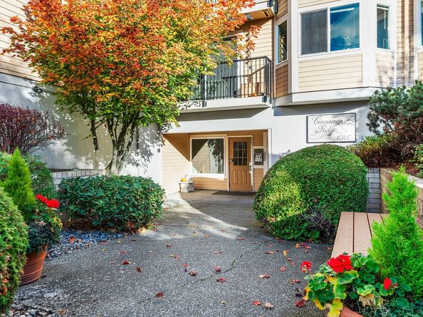 6910 California Avenue SW 24, Seattle WA 98136