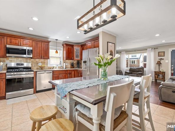 4 Marianne Terrace, Secaucus NJ 07094