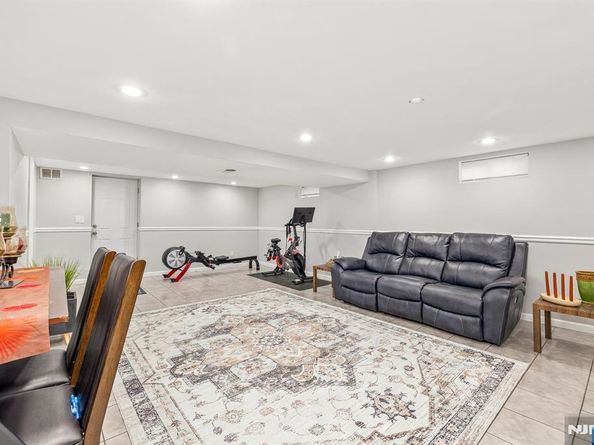4 Marianne Terrace, Secaucus NJ 07094