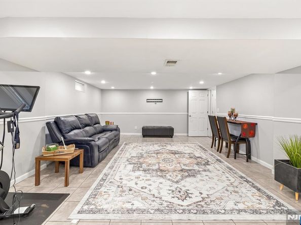 4 Marianne Terrace, Secaucus NJ 07094