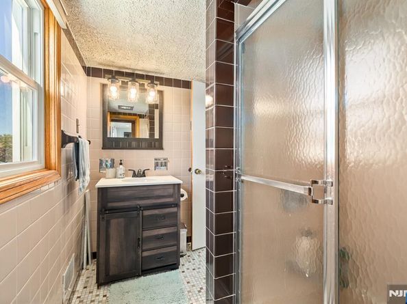 4 Marianne Terrace, Secaucus NJ 07094