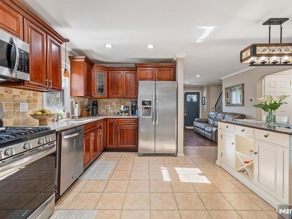 4 Marianne Terrace, Secaucus NJ 07094