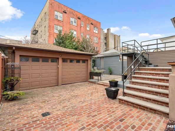 25 75th Street, North Bergen NJ 07047