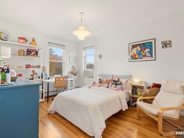 25 75th Street, North Bergen NJ 07047