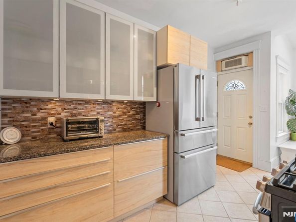 25 75th Street, North Bergen NJ 07047