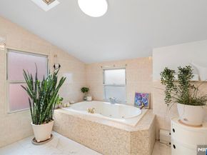 25 75th Street, North Bergen NJ 07047