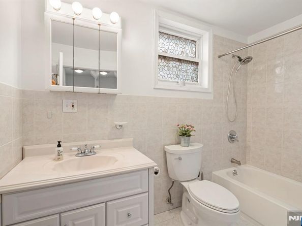 25 75th Street, North Bergen NJ 07047