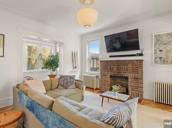 25 75th Street, North Bergen NJ 07047