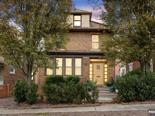 25 75th Street, North Bergen NJ 07047