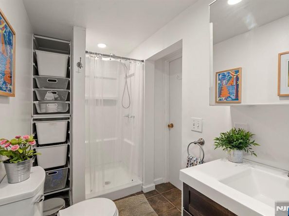 25 75th Street, North Bergen NJ 07047