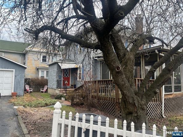 1332 River Road, Edgewater NJ 07020