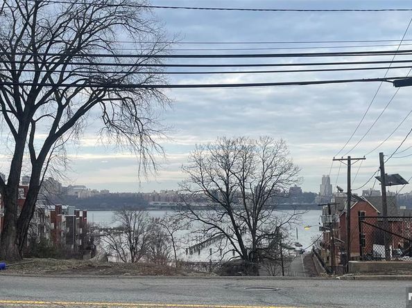 1332 River Road, Edgewater NJ 07020