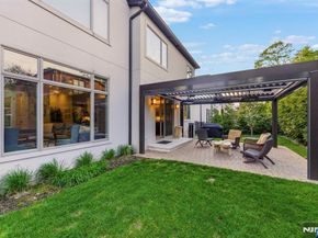 29 Roslyn Avenue, Englewood Cliffs NJ 07632