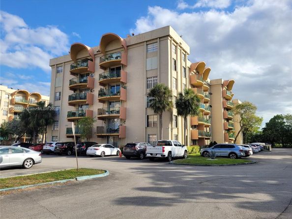 9360 Fontainebleau Blvd 208, Miami FL 33172