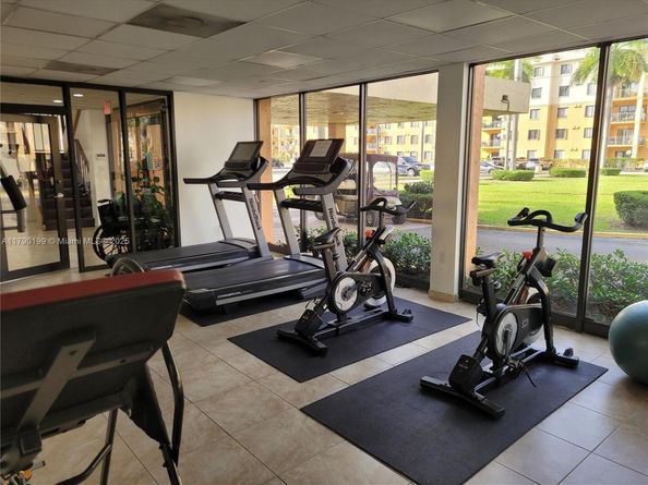 9360 Fontainebleau Blvd 208, Miami FL 33172