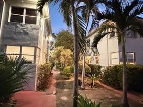 1275 Marseille Dr 40, Miami Beach FL 33141