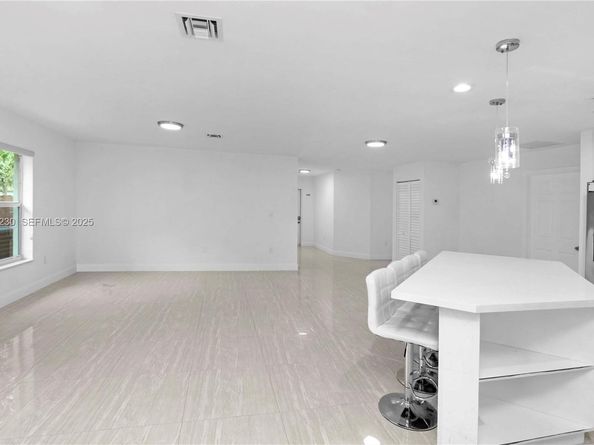 6270 Arthur St, Hollywood FL 33024