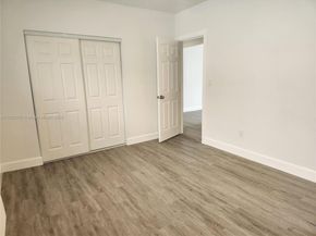 1239 Marseille Dr 4, Miami Beach FL 33141