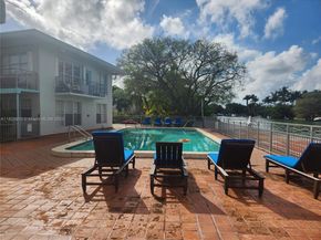1239 Marseille Dr 4, Miami Beach FL 33141