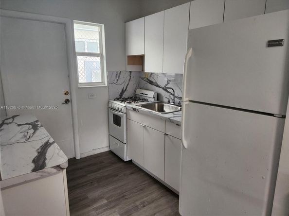 1239 Marseille Dr 4, Miami Beach FL 33141