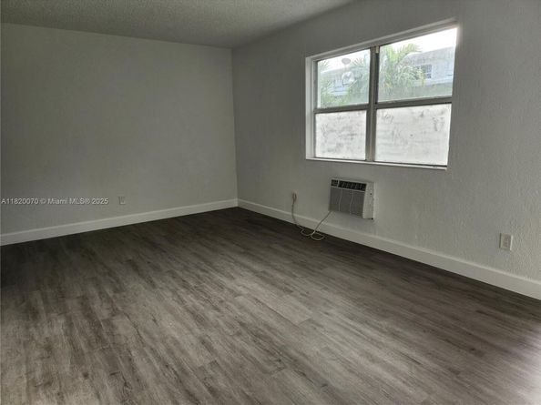1239 Marseille Dr 4, Miami Beach FL 33141