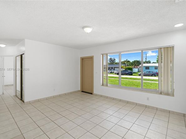 661 W 50th Pl, Hialeah FL 33012