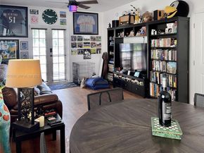 2463 Pine Tree Dr 4, Miami Beach FL 33140