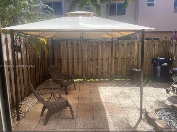 14311 SW 96th St 304, Miami FL 33186