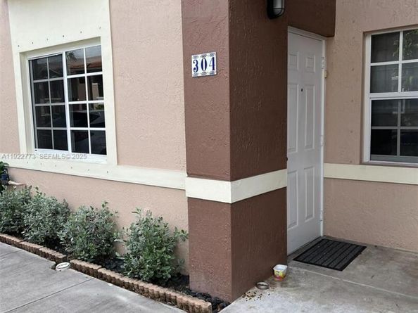 14311 SW 96th St 304, Miami FL 33186