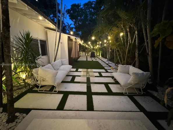 7630 NE 8th Ave, Miami FL 33138