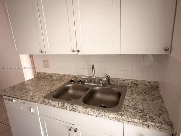 680 Tennis Club Dr 107, Fort Lauderdale FL 33311