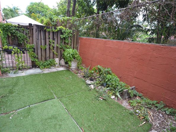 680 Tennis Club Dr 107, Fort Lauderdale FL 33311