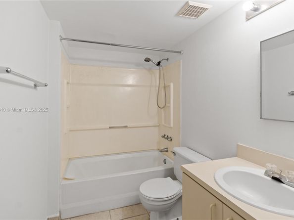 14900 SW 82nd Ter 14104, Miami FL 33193