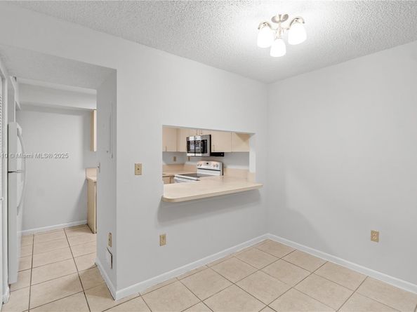 14900 SW 82nd Ter 14104, Miami FL 33193