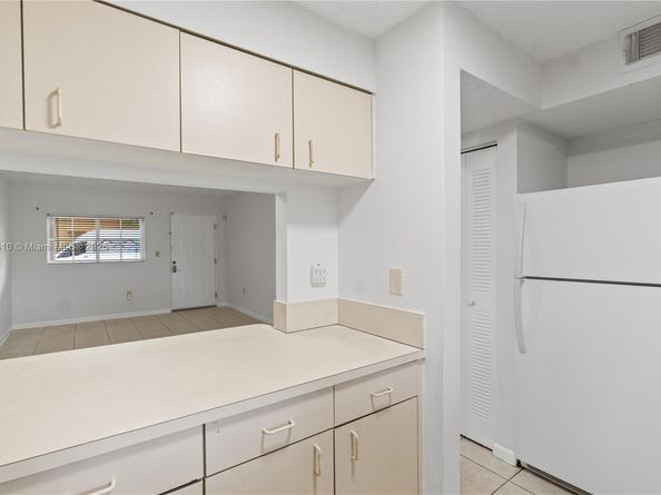 14900 SW 82nd Ter 14104, Miami FL 33193