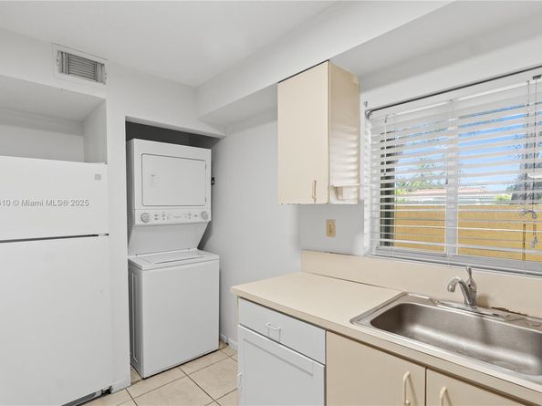 14900 SW 82nd Ter 14104, Miami FL 33193