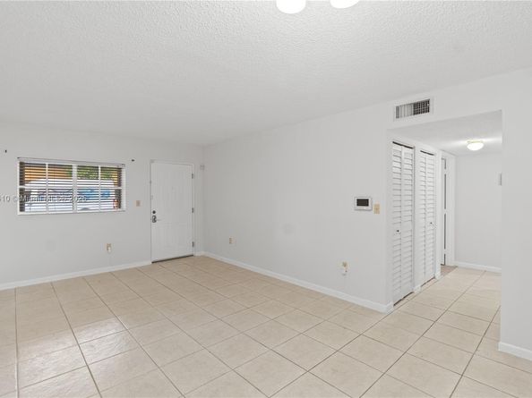 14900 SW 82nd Ter 14104, Miami FL 33193