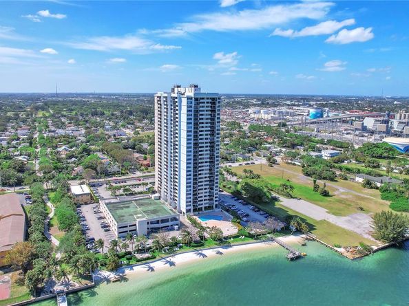 5600 N Flagler Dr 304, West Palm Beach FL 33407
