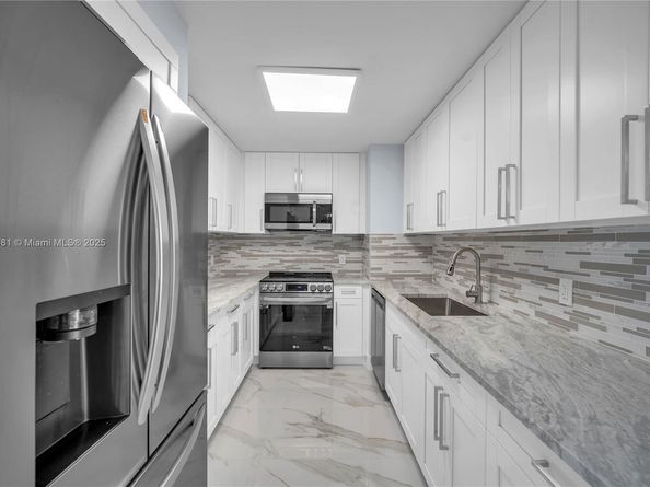 5600 N Flagler Dr 304, West Palm Beach FL 33407