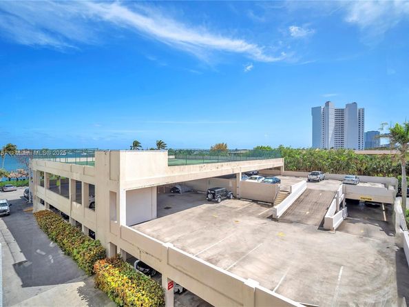 5600 N Flagler Dr 304, West Palm Beach FL 33407