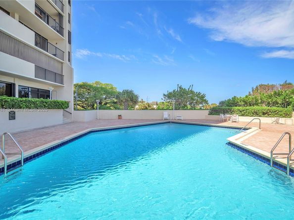 5600 N Flagler Dr 304, West Palm Beach FL 33407